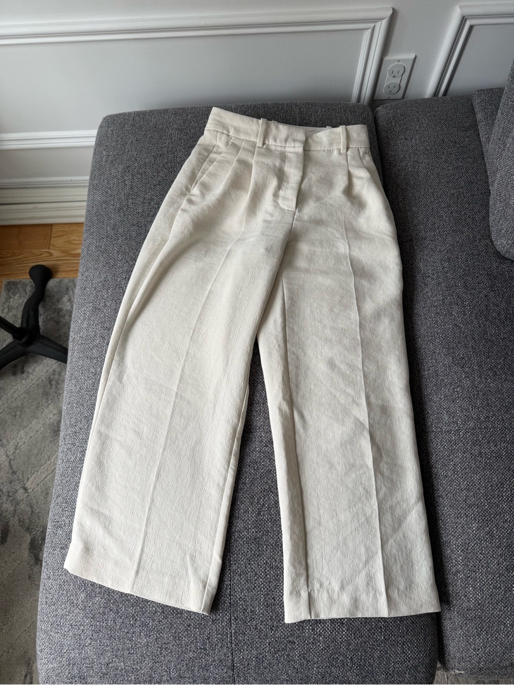 Aritzia Wilfred effortless less cropped dress pants